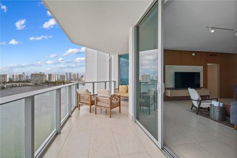 Condominio en venta en North Miami Beach, Florida, 2 dormitorios, 168.8 m2 № 1072186 - foto 26