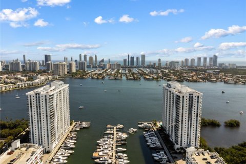 Condominio en venta en North Miami Beach, Florida, 2 dormitorios, 168.8 m2 № 1072186 - foto 29