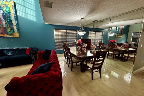 Villa ou maison à vendre à Sunrise, Floride: 4 chambres, 193.14 m2 № 1067899 - photo 4