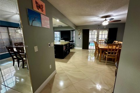 Villa ou maison à vendre à Sunrise, Floride: 4 chambres, 193.14 m2 № 1067899 - photo 6