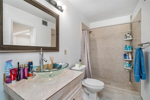 Casa en venta en Tamarac, Florida, 3 dormitorios, 278.43 m2 № 1051002 - foto 8