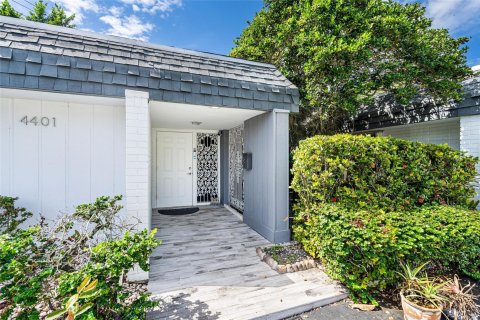 Casa en venta en Tamarac, Florida, 3 dormitorios, 278.43 m2 № 1051002 - foto 1