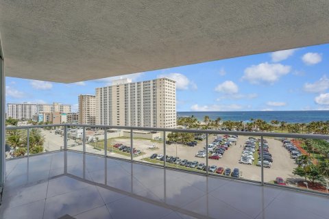 Condo in Pompano Beach, Florida, 3 bedrooms  № 1051001 - photo 8