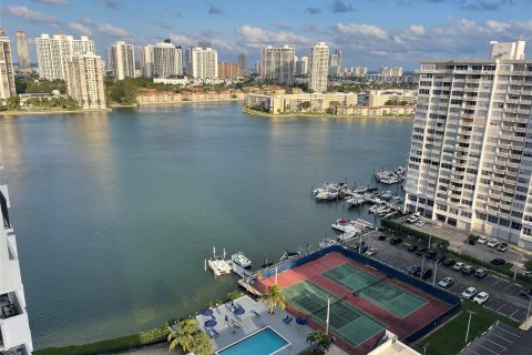 Condo in Aventura, Florida, 2 bedrooms  № 1051226 - photo 1