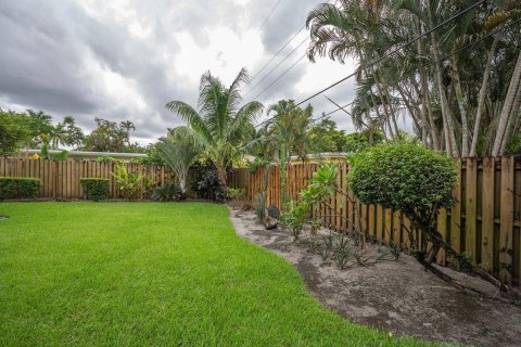 House in Wilton Manors, Florida 3 bedrooms, 137.31 sq.m. № 1045802 - photo 3