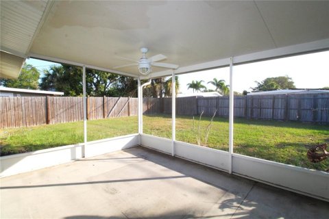 House in Bradenton, Florida 3 bedrooms, 103.86 sq.m. № 1356473 - photo 15