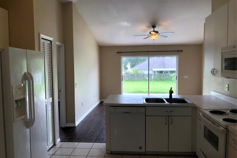 House in Land O' Lakes, Florida 3 bedrooms, 133.69 sq.m. № 1388971 - photo 5