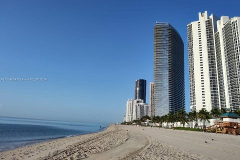 Studio in the Condo in Sunny Isles Beach, Florida  № 1358917 - photo 10