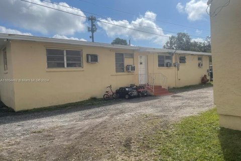 Immobilier commercial à vendre à Miami, Floride: 290.78 m2 № 1358916 - photo 13