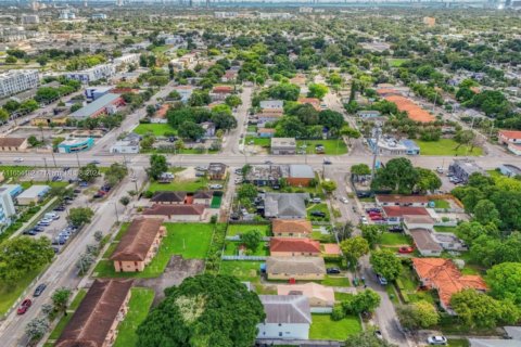 Propiedad comercial en venta en Miami, Florida, 290.78 m2 № 1358916 - foto 10