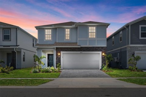 House in Davenport, Florida 7 bedrooms, 304.81 sq.m. № 1424511 - photo 1