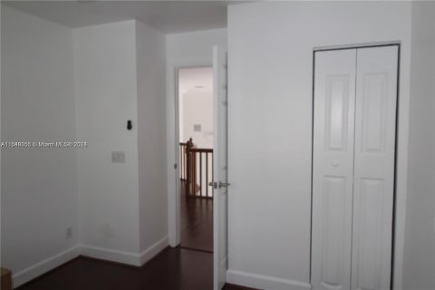 Casa en venta en Cutler Bay, Florida, 4 dormitorios, 227.15 m2 № 1058550 - foto 13