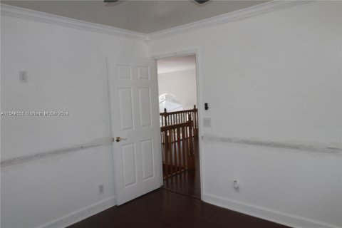 Casa en venta en Cutler Bay, Florida, 4 dormitorios, 227.15 m2 № 1058550 - foto 15
