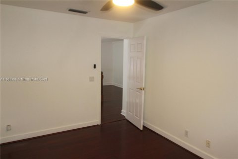 Casa en venta en Cutler Bay, Florida, 4 dormitorios, 227.15 m2 № 1058550 - foto 10