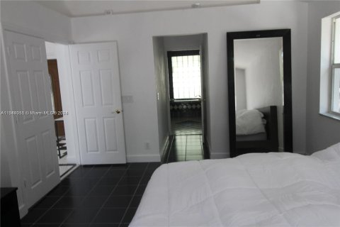 Casa en venta en Cutler Bay, Florida, 4 dormitorios, 227.15 m2 № 1058550 - foto 22