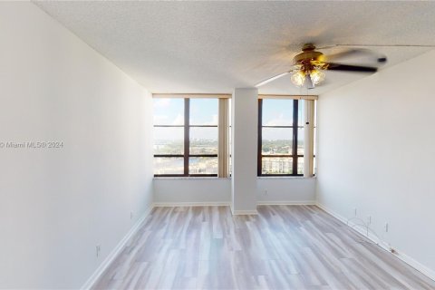 Condominio en venta en Hallandale Beach, Florida, 1 dormitorio, 76.92 m2 № 1035167 - foto 9