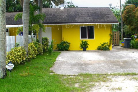 House in Lake Worth, Florida 3 bedrooms, 151.43 sq.m. № 1241623 - photo 26