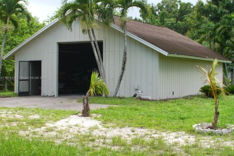 House in Lake Worth, Florida 3 bedrooms, 151.43 sq.m. № 1241623 - photo 17