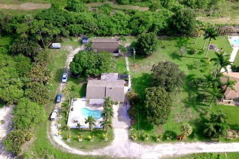 House in Lake Worth, Florida 3 bedrooms, 151.43 sq.m. № 1241623 - photo 3