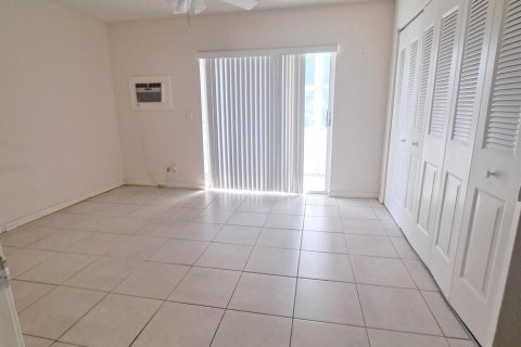 Condo in West Palm Beach, Florida, 1 bedroom  № 1098815 - photo 4
