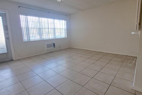 Condo in West Palm Beach, Florida, 1 bedroom  № 1098815 - photo 5