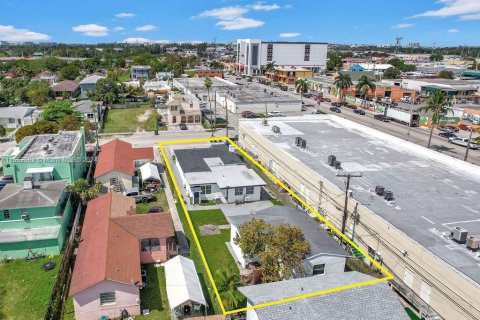 Propiedad comercial en venta en Miami, Florida, 293.85 m2 № 1072913 - foto 3