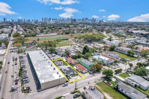 Propiedad comercial en venta en Miami, Florida, 293.85 m2 № 1072913 - foto 4