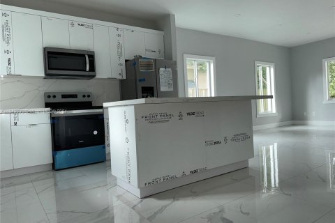 House in Miami, Florida 3 bedrooms, 133.78 sq.m. № 1332567 - photo 5