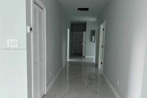 Casa en venta en Miami, Florida, 3 dormitorios, 133.78 m2 № 1332567 - foto 9