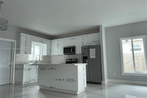 Casa en venta en Miami, Florida, 3 dormitorios, 133.78 m2 № 1332567 - foto 4