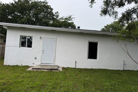 House in Miami, Florida 3 bedrooms, 133.78 sq.m. № 1332567 - photo 16