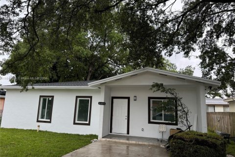 House in Miami, Florida 3 bedrooms, 133.78 sq.m. № 1332567 - photo 1