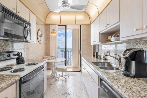 Condo in Hollywood, Florida, 2 bedrooms  № 1332607 - photo 9