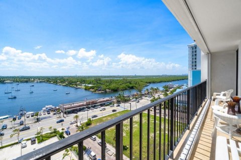 Copropriété à vendre à Hollywood, Floride: 2 chambres, 109.62 m2 № 1332607 - photo 27