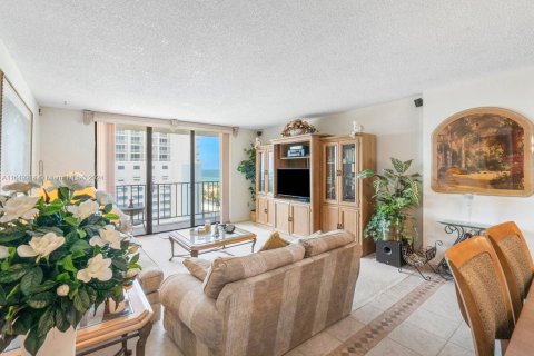 Condo in Hollywood, Florida, 2 bedrooms  № 1332607 - photo 5