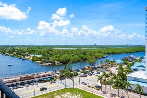 Condo in Hollywood, Florida, 2 bedrooms  № 1332607 - photo 23