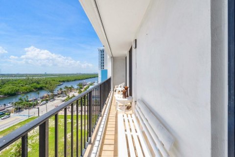 Copropriété à vendre à Hollywood, Floride: 2 chambres, 109.62 m2 № 1332607 - photo 29