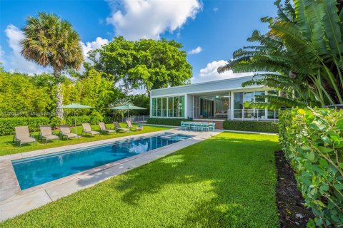 House in Miami, Florida 6 bedrooms, 365.01 sq.m. № 1225308 - photo 3