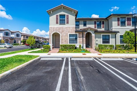 Adosado en venta en Hialeah, Florida, 3 dormitorios, 143.07 m2 № 1225337 - foto 30