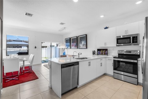 Touwnhouse à vendre à Hialeah, Floride: 3 chambres, 143.07 m2 № 1225337 - photo 1