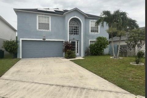 House in Melbourne, Florida 5 bedrooms, 283.82 sq.m. № 1347569 - photo 1