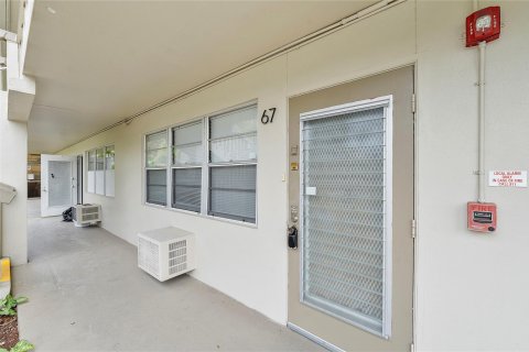 Condo in Deerfield Beach, Florida, 1 bedroom  № 1029777 - photo 23