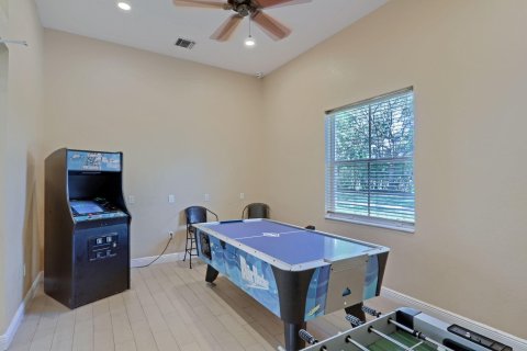 House in Lake Worth, Florida 5 bedrooms, 344.95 sq.m. № 1073844 - photo 4