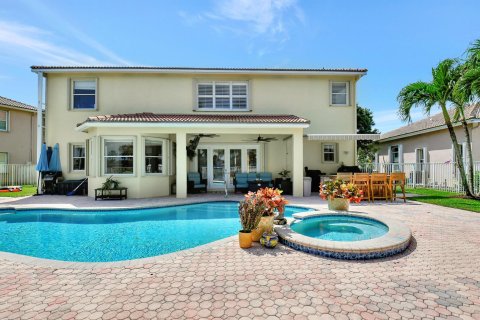 House in Lake Worth, Florida 5 bedrooms, 344.95 sq.m. № 1073844 - photo 22