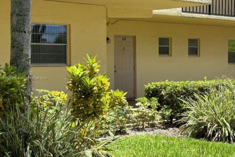 Condo in Hollywood, Florida, 1 bedroom  № 1292510 - photo 2