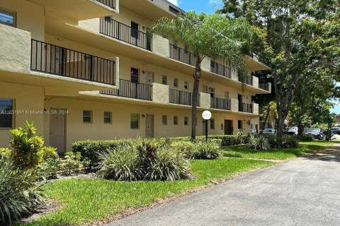 Condo in Hollywood, Florida, 1 bedroom  № 1292510 - photo 3