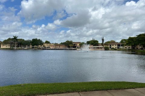 Condo in Hollywood, Florida, 1 bedroom  № 1292510 - photo 6