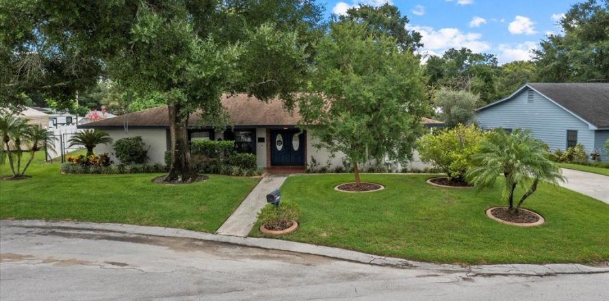 House in Lakeland, Florida 4 bedrooms, 205.96 sq.m. № 1383770