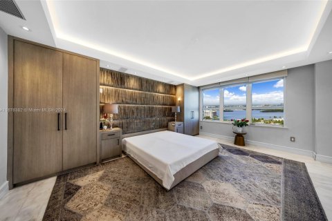 Condominio en venta en Bal Harbour, Florida, 2 dormitorios, 169.08 m2 № 1408327 - foto 19