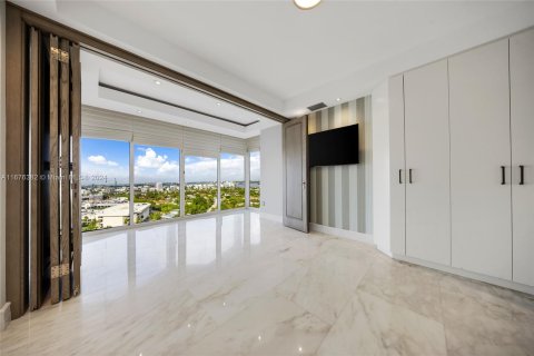 Condominio en venta en Bal Harbour, Florida, 2 dormitorios, 169.08 m2 № 1408327 - foto 30